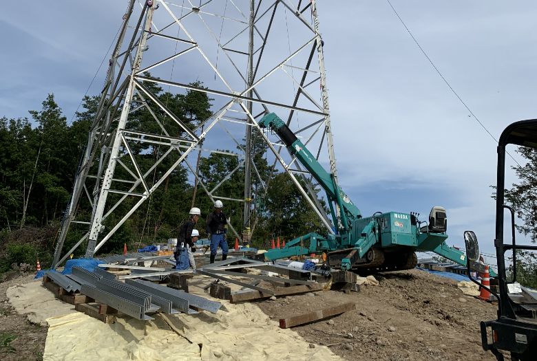 鉄塔組立工事の様子